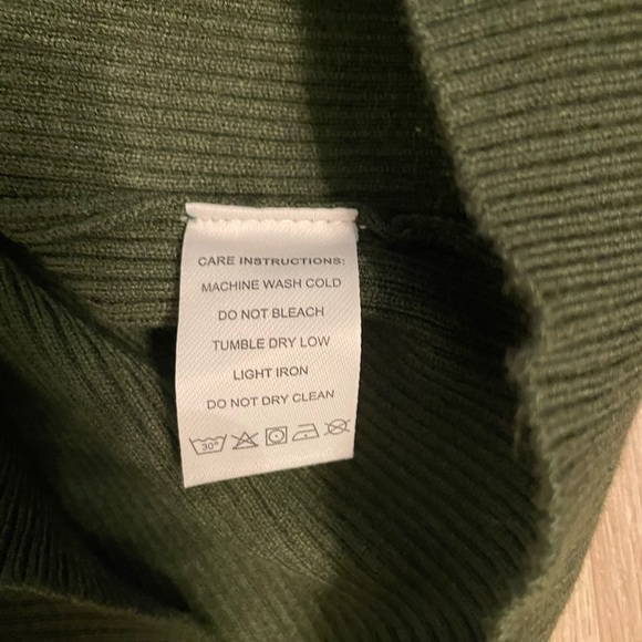 Green turtleneck sweater with tulle sleeves - Picture 5 of 10